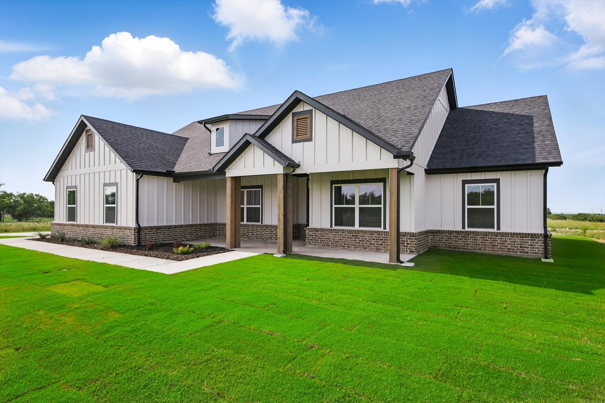 169 Gilmore Ct Hudson Farmhouse