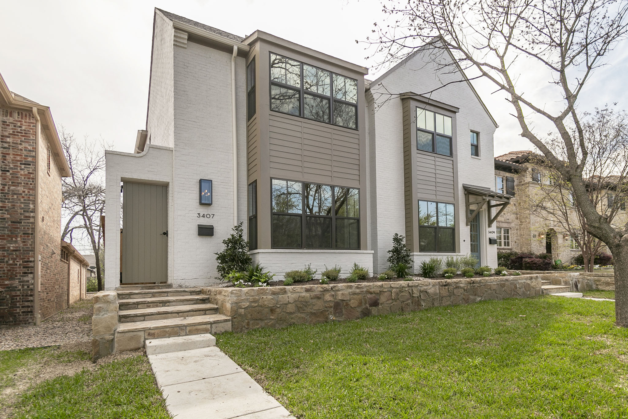 Townhome Side View Steps Gate 