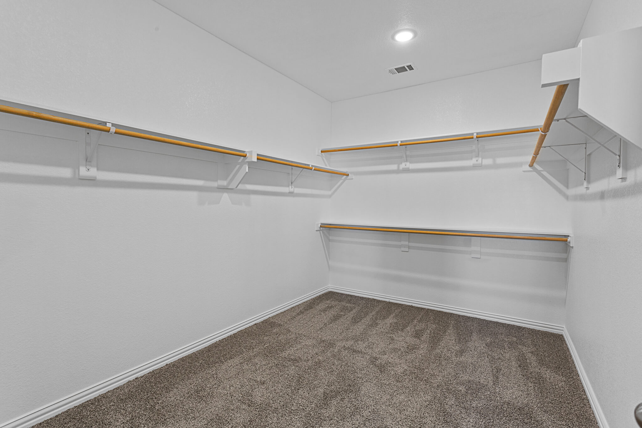 Bosque Owner Walk-in Closet