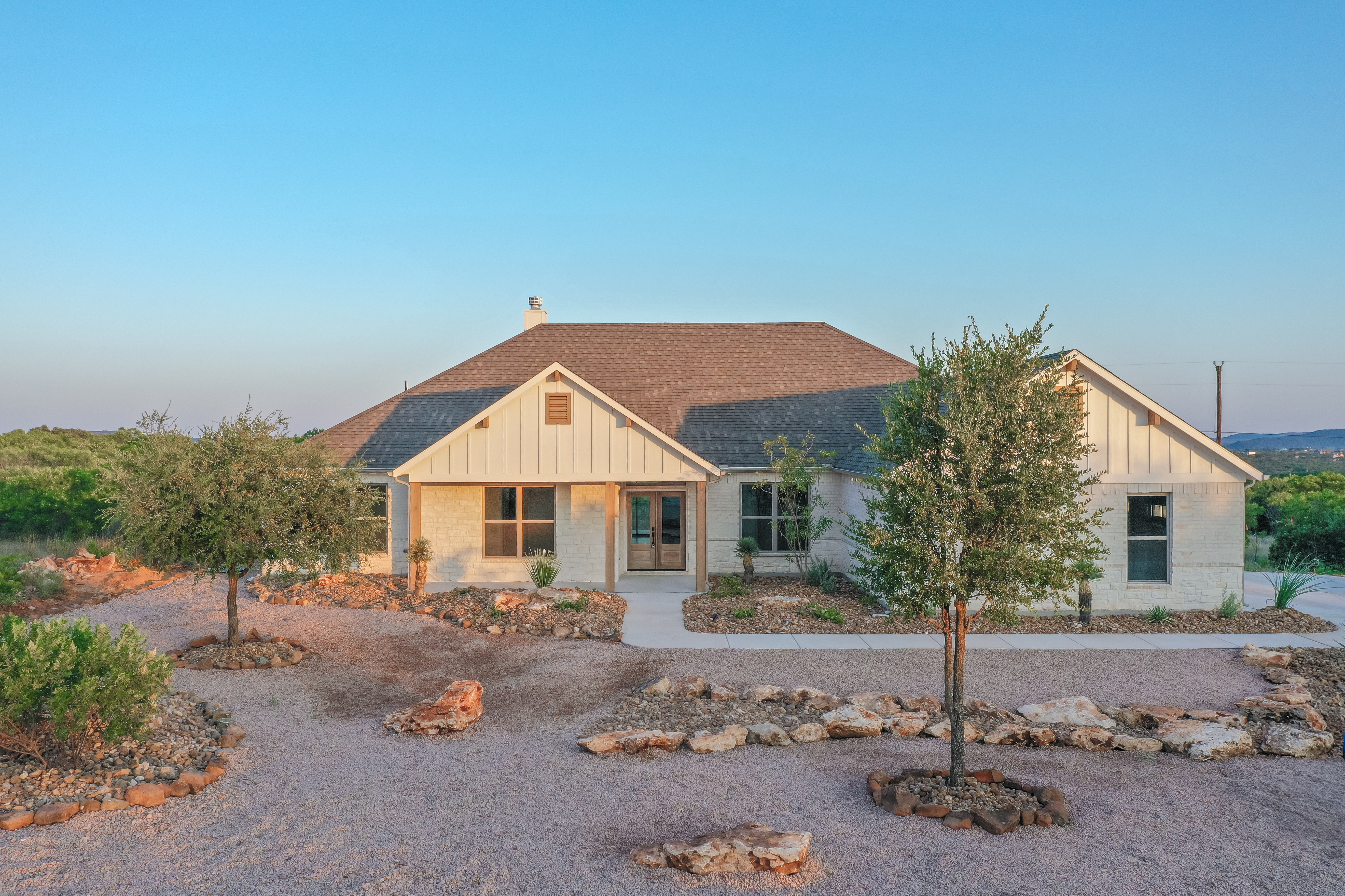 Grandview Custom Light Brick White Stone Rock Yard