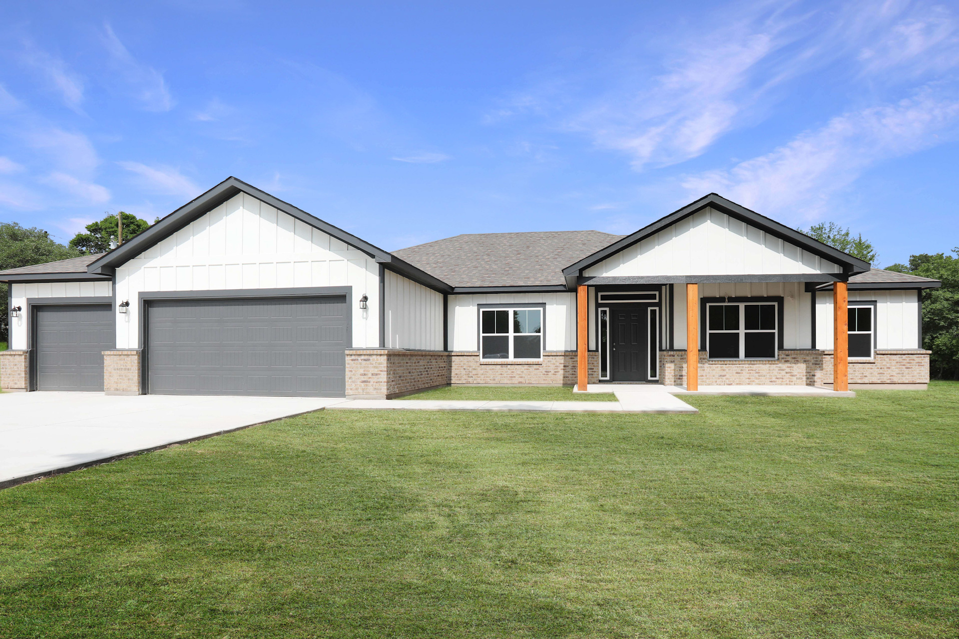 Grandview Home 3 Car Garage Exterior