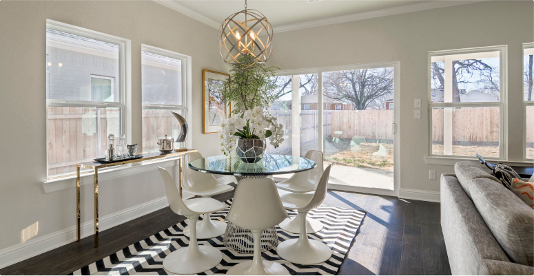 Kitchen Design: Dining Room With Chandelier