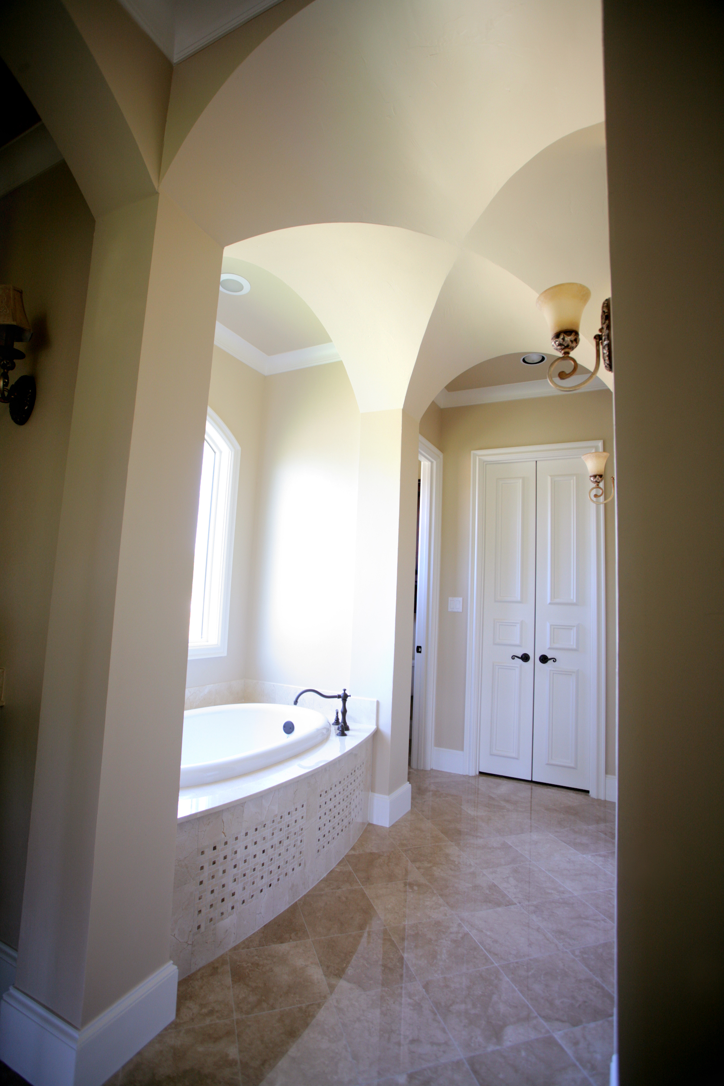Bathroom Design (Custom Texas Homes): Groin Arch in Master Bath