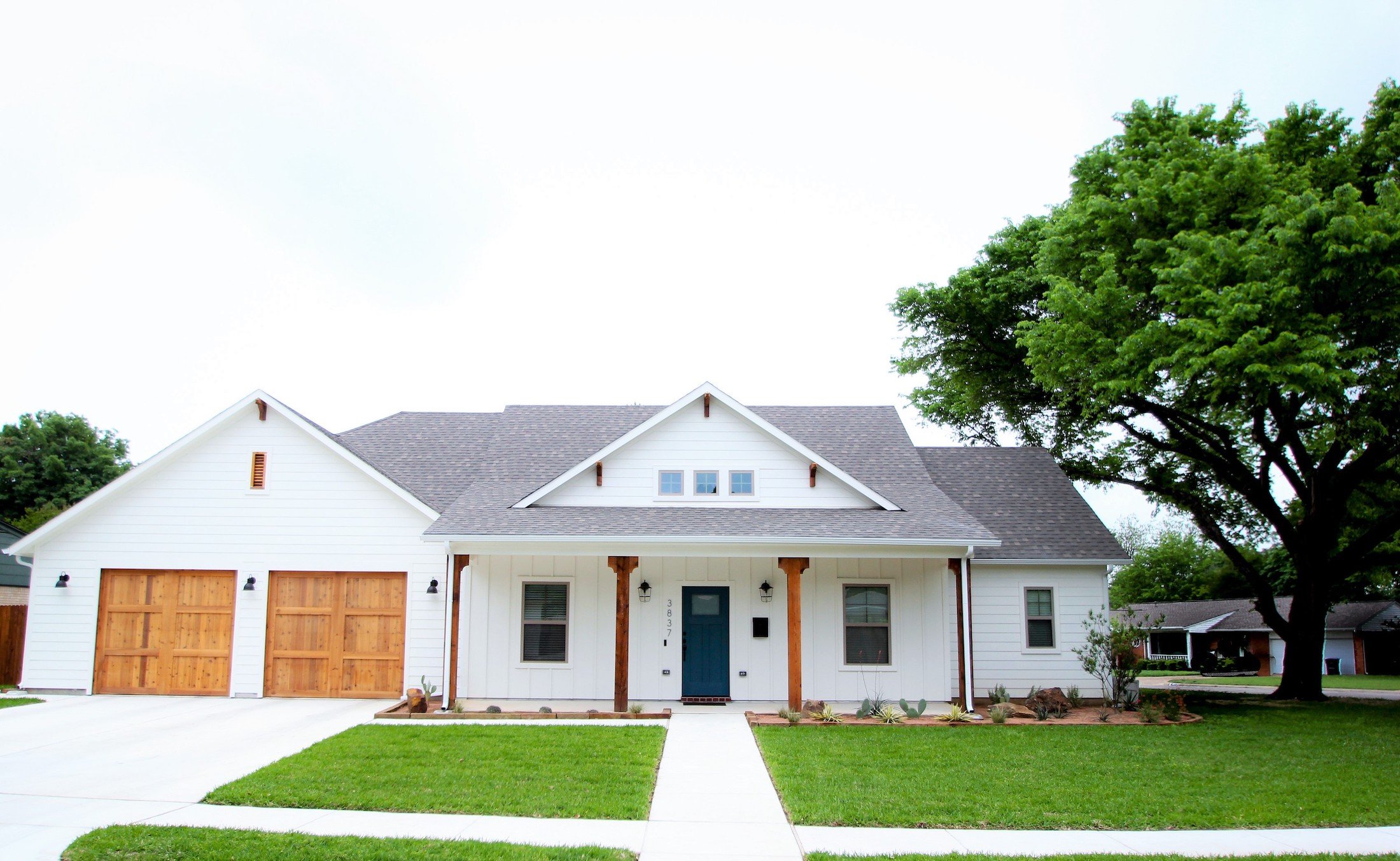 Exterior Home Design (North Texas): white farmhouse from front