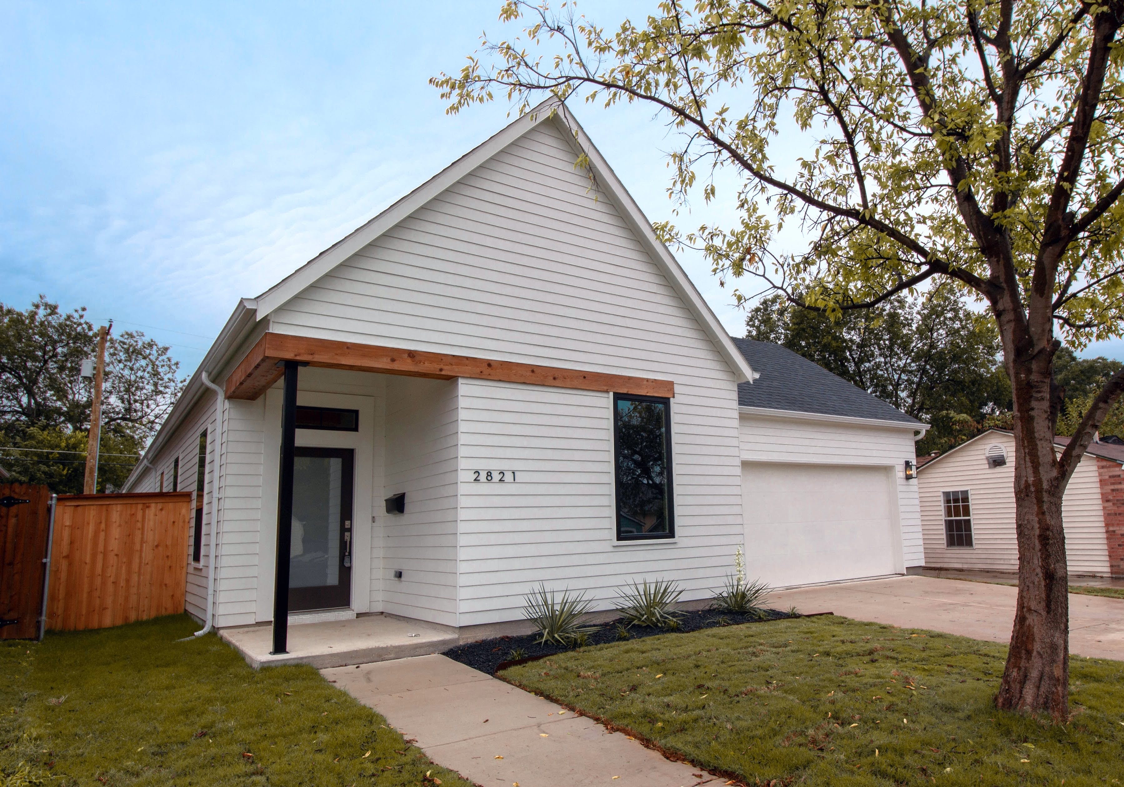 Modern Infill SF Home Metal and Wood Porch