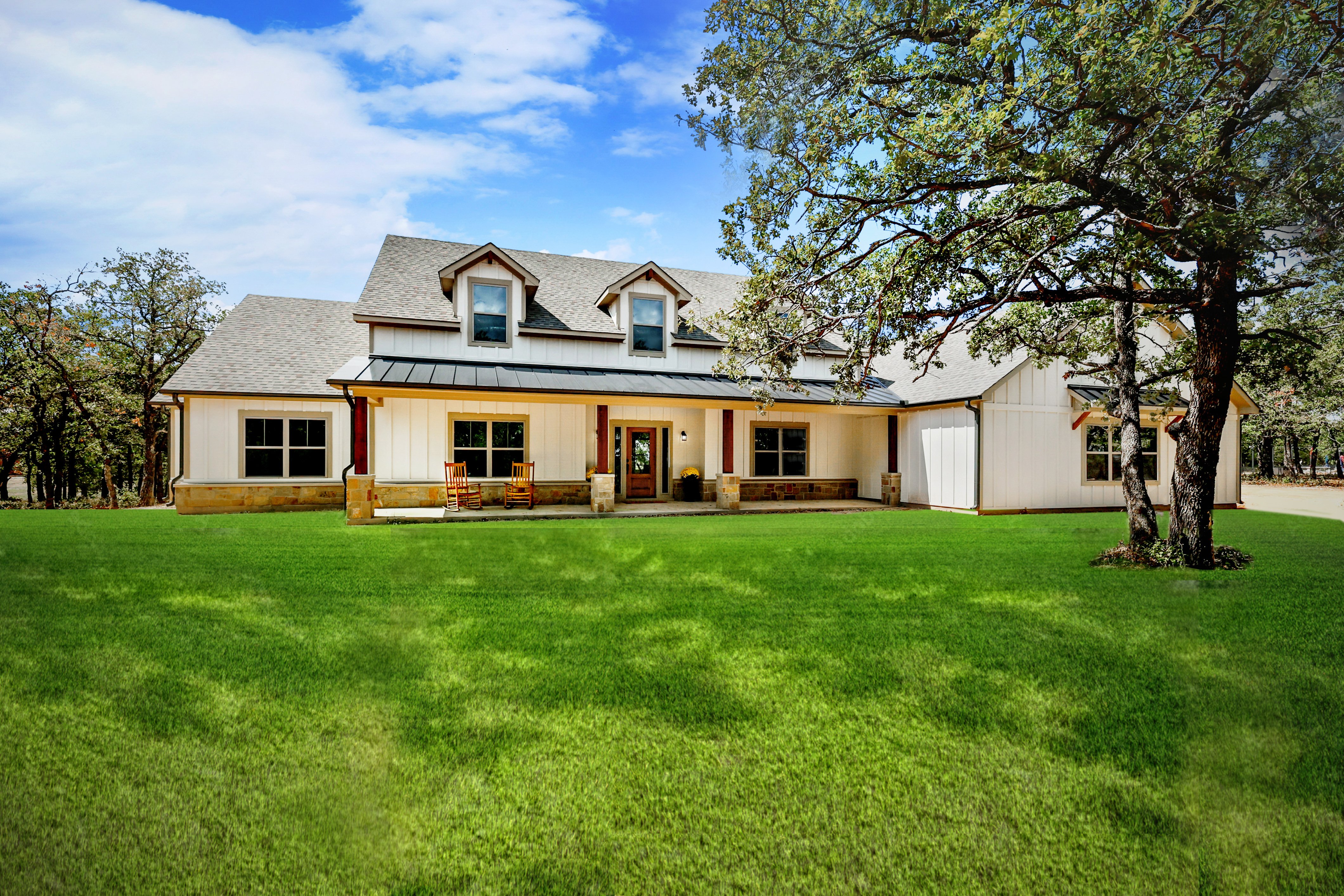 Alvord_Custom_Farmhouse_Dormers