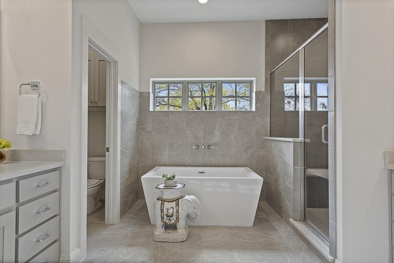 Primary Bath w vessel and transom